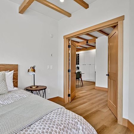 Ravens Crest Lodge - Stunning Views Perfectly Located On Main Street Canmore Kültér fotó