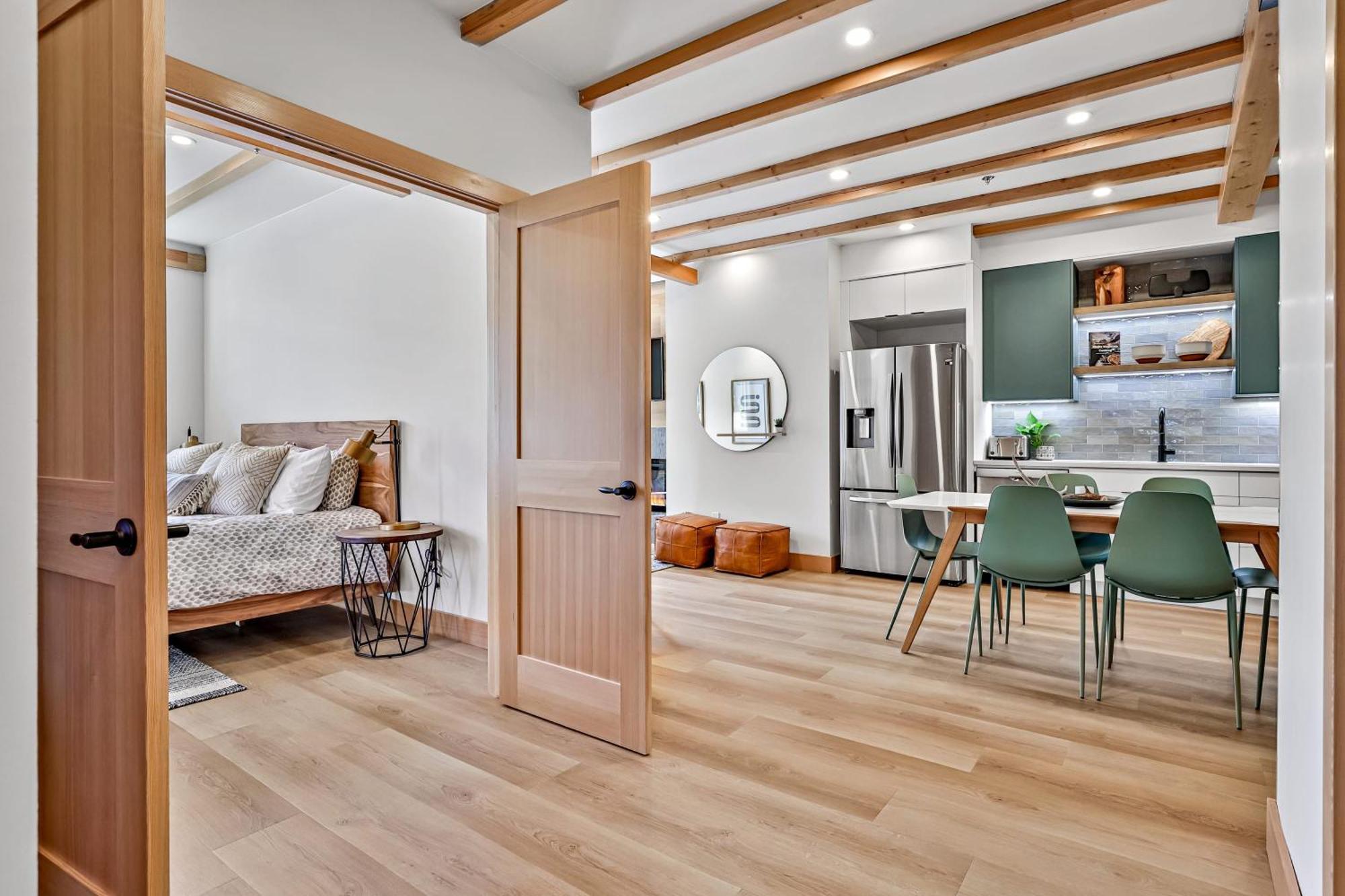 Ravens Crest Lodge - Stunning Views Perfectly Located On Main Street Canmore Kültér fotó