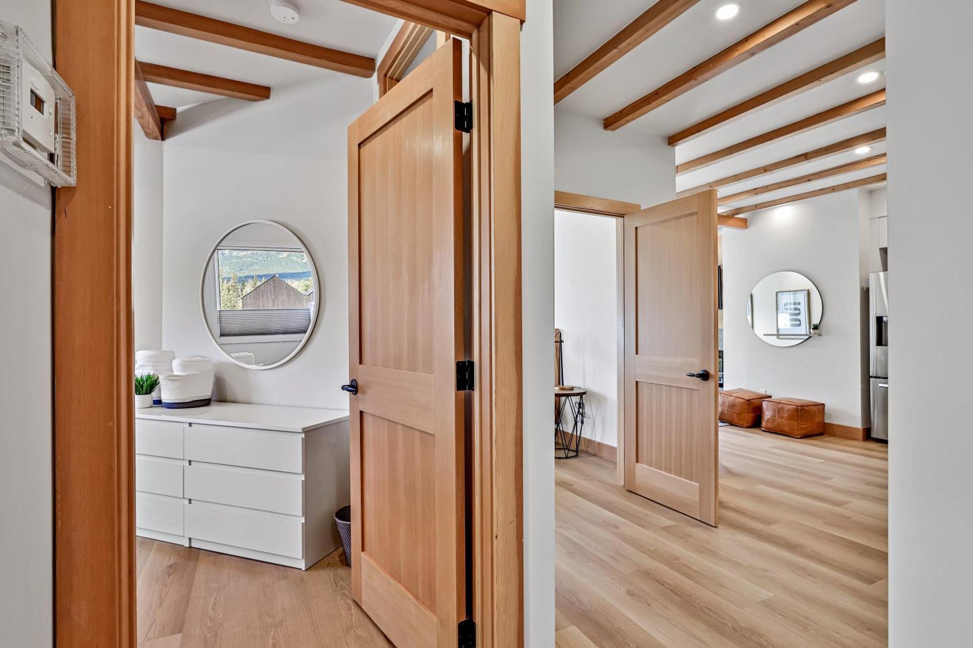 Ravens Crest Lodge - Stunning Views Perfectly Located On Main Street Canmore Kültér fotó