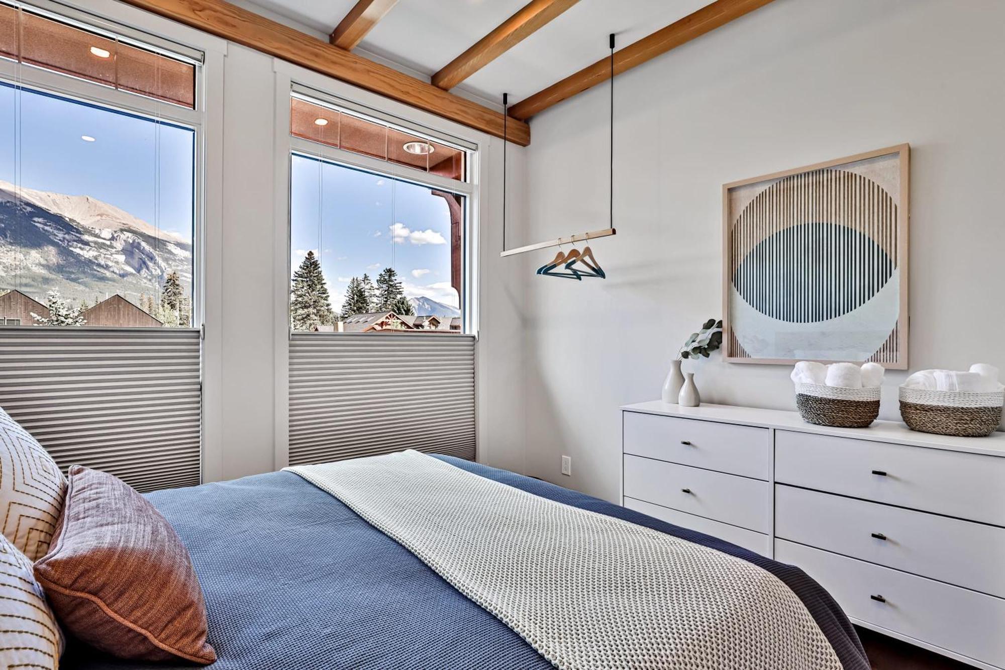 Ravens Crest Lodge - Stunning Views Perfectly Located On Main Street Canmore Kültér fotó