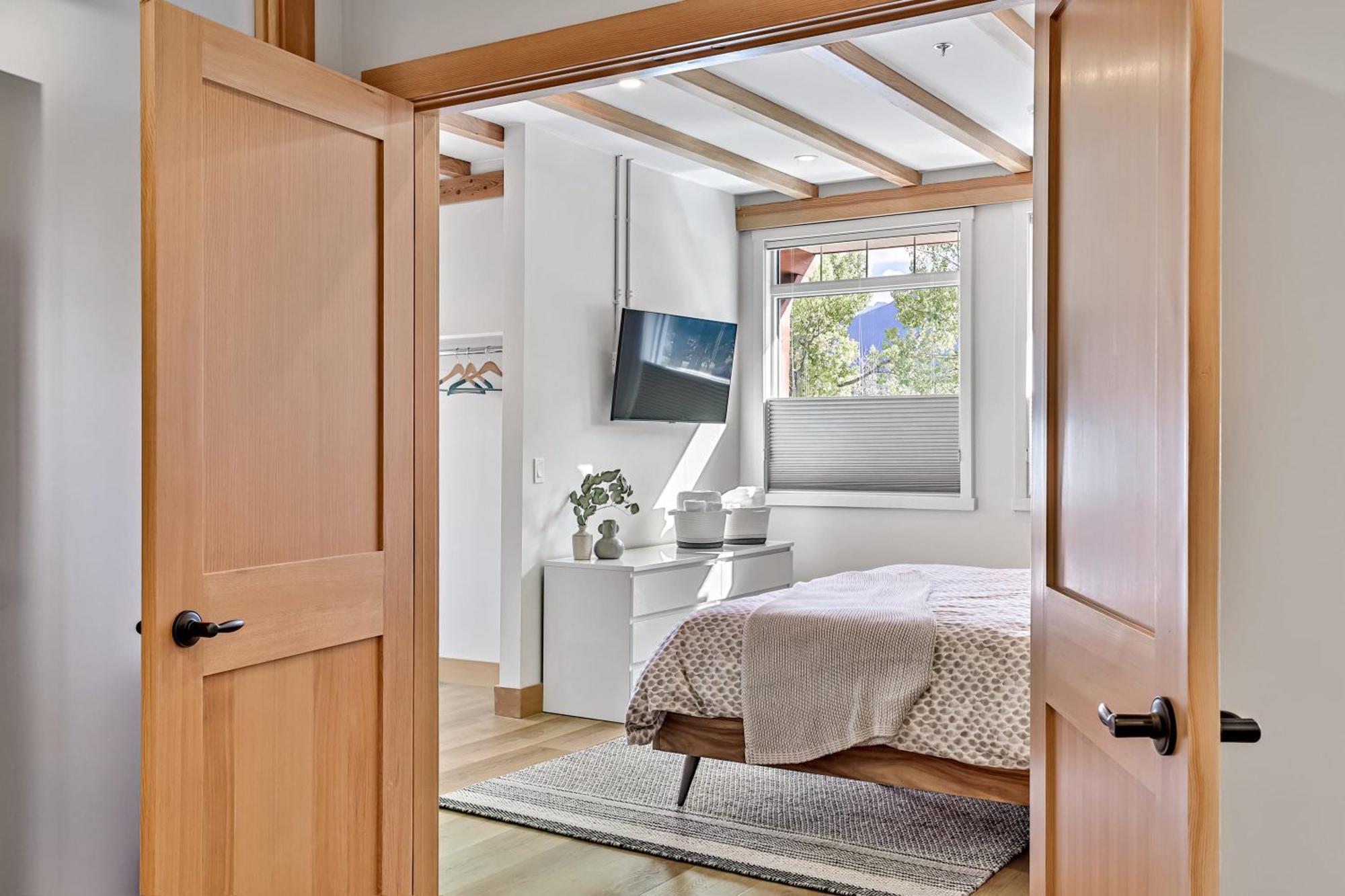 Ravens Crest Lodge - Stunning Views Perfectly Located On Main Street Canmore Kültér fotó