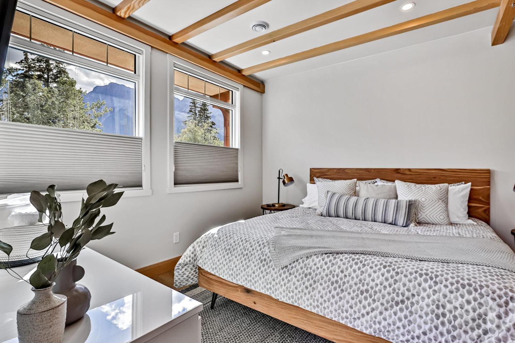 Ravens Crest Lodge - Stunning Views Perfectly Located On Main Street Canmore Kültér fotó