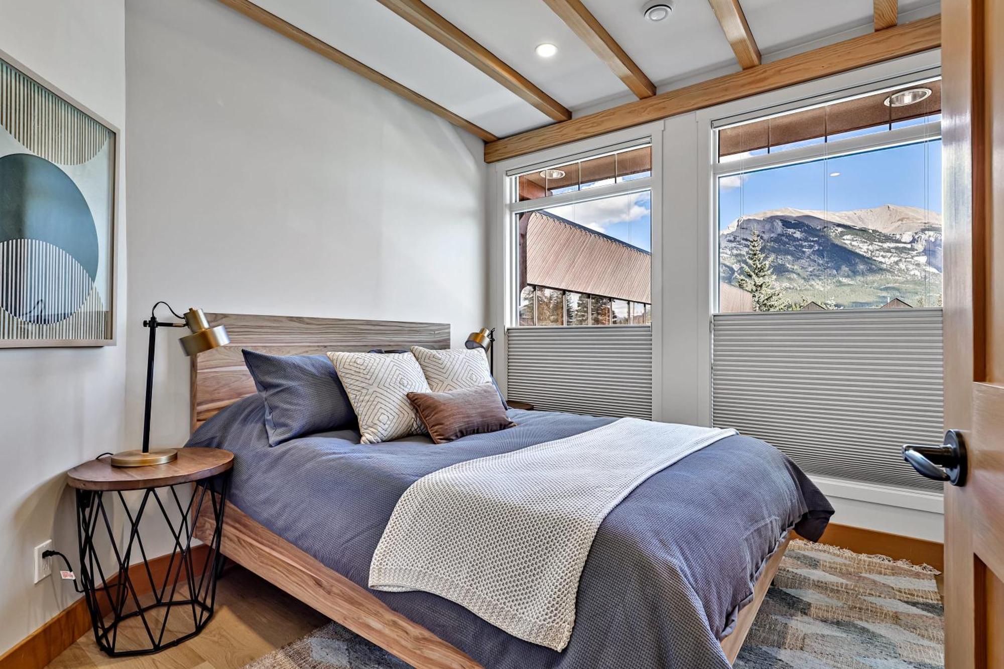 Ravens Crest Lodge - Stunning Views Perfectly Located On Main Street Canmore Kültér fotó
