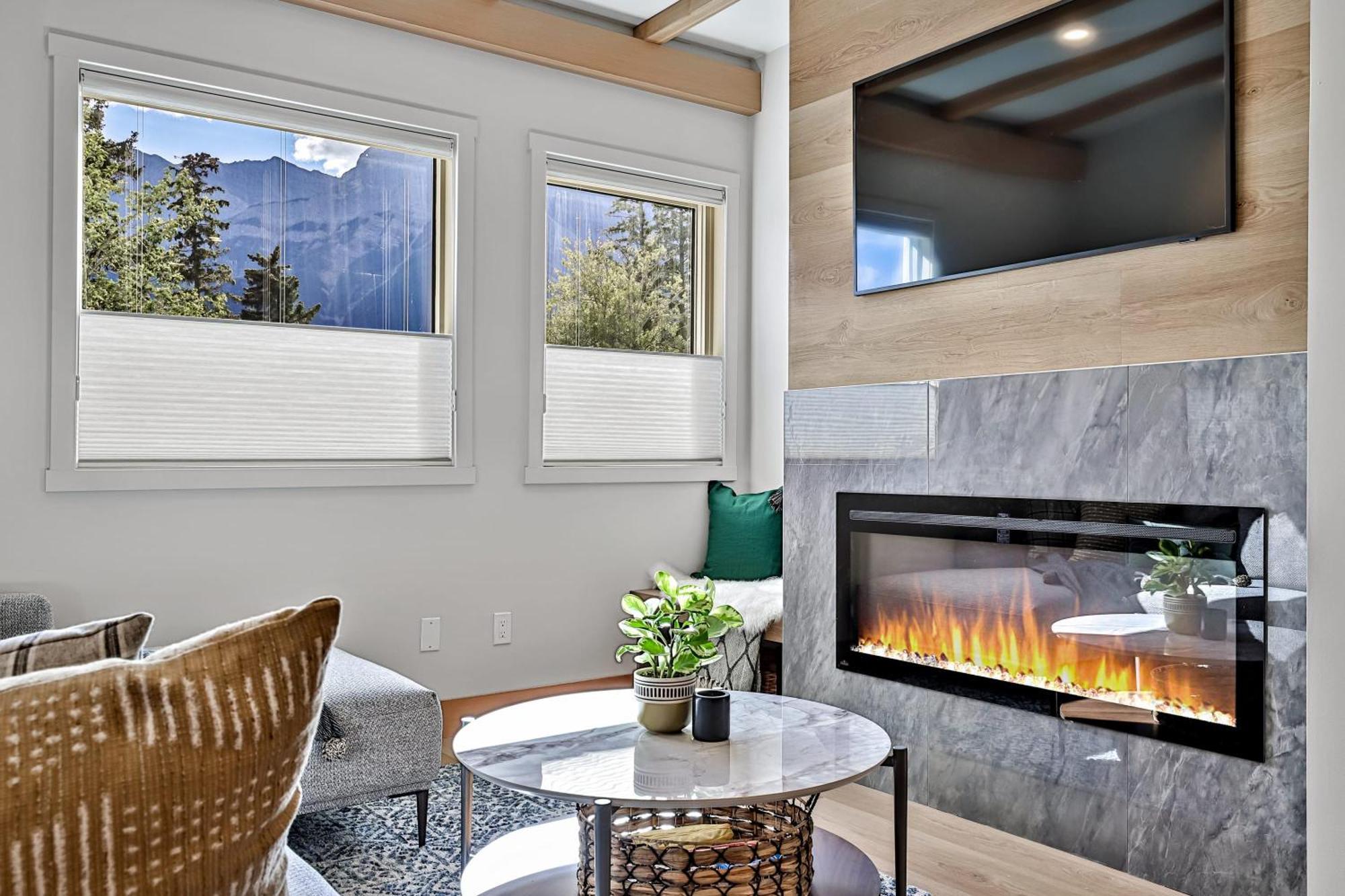 Ravens Crest Lodge - Stunning Views Perfectly Located On Main Street Canmore Kültér fotó