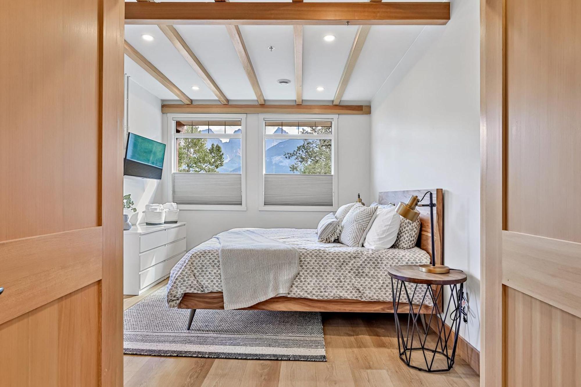 Ravens Crest Lodge - Stunning Views Perfectly Located On Main Street Canmore Kültér fotó